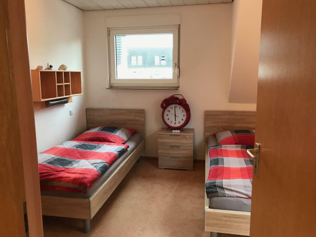Messe Cgn/Dus Grossraeumige Wohnung In Guter Verkehrslage Leverkusen Bagian luar foto